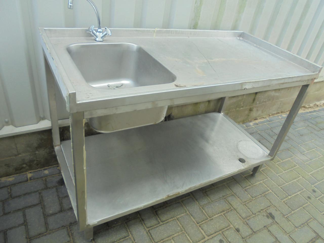 Divers horeca keuken werktafels ,en spoel bladen