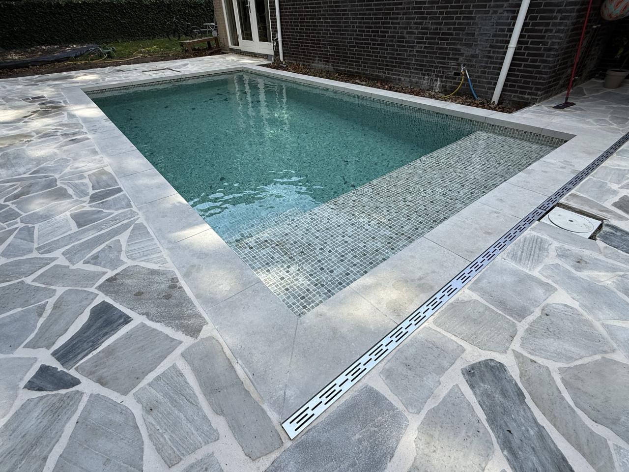 Zwembaden bouw, zwembadfolie (liner) lassen en renovatie