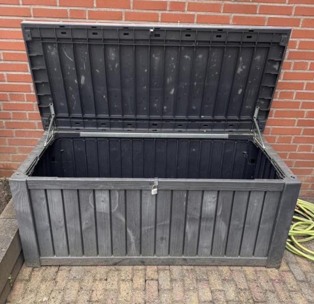Loungeset + opbergkist voor de kussens [ evt bezorgen !! ]