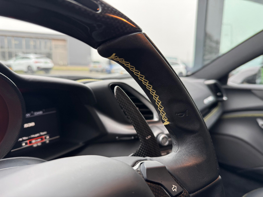 Ferrari 488 3.9 gtb hele * daytona seats * carbon driver zone * dealer onde