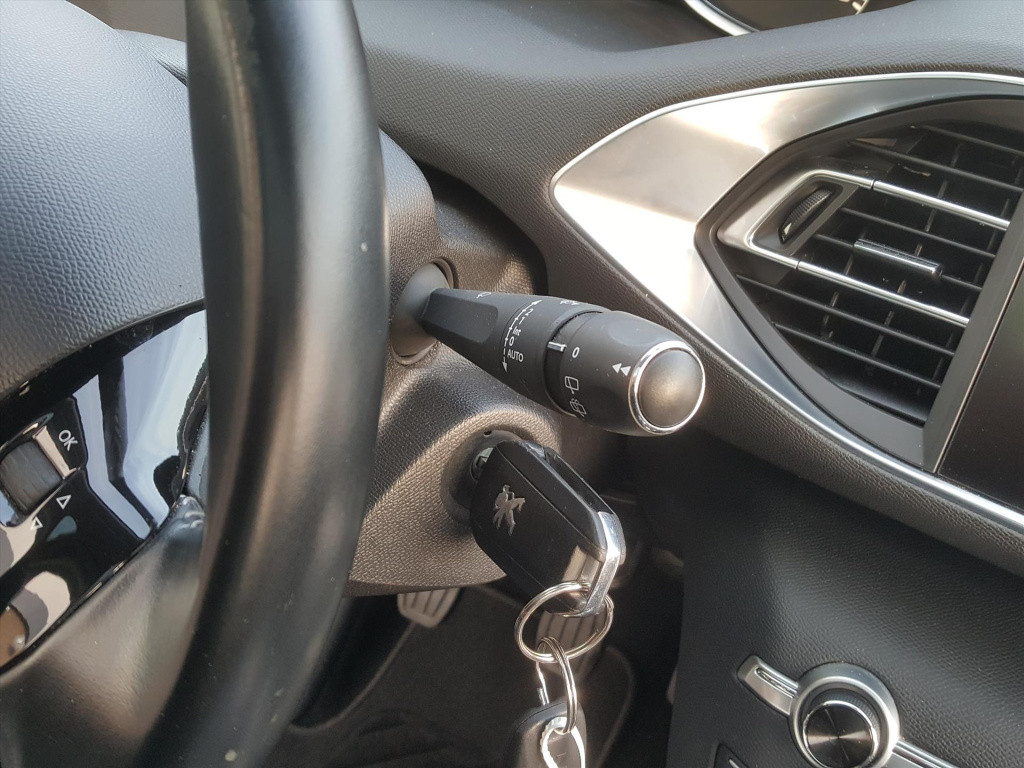 Peugeot 308 1.2 puretech 130pk s&s allure navigatie | cruise & climate cont