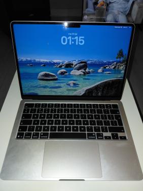 Apple macbook air 2025 13 inch 16GB M4