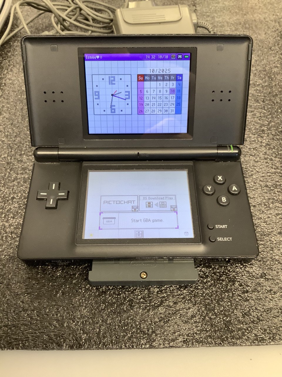 Nintendo DS Lite USG-001 zwart met spellen lader en pennetje.