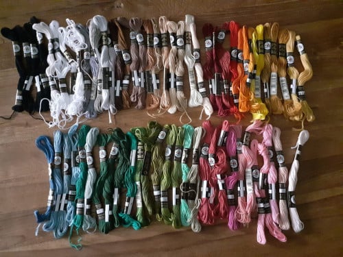 NIEUWE borduurzijde - ALLERLEI KLEUREN 66 stuks + restjes !!