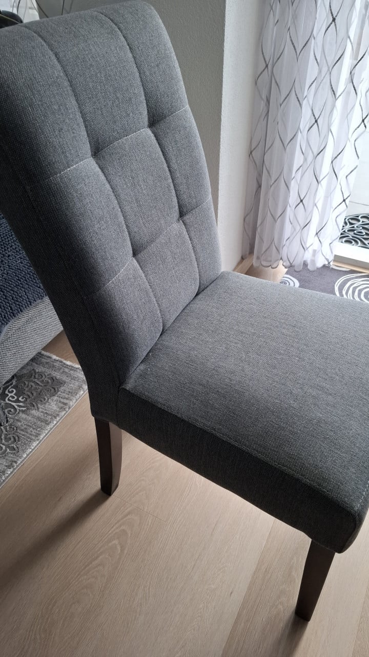 Eetkamertafel en 6 stoelen