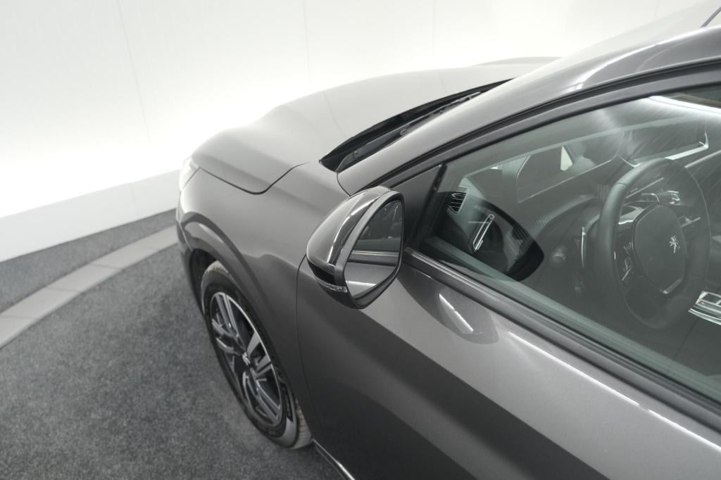 Peugeot 208 puretech 100 eat8 allure pack | camera | apple carplay | parkee