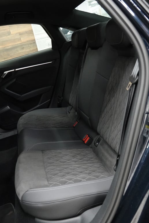 Audi A3 limousine 2.0 tfsi s3 quattro | cruise | matrix | alcantara |
