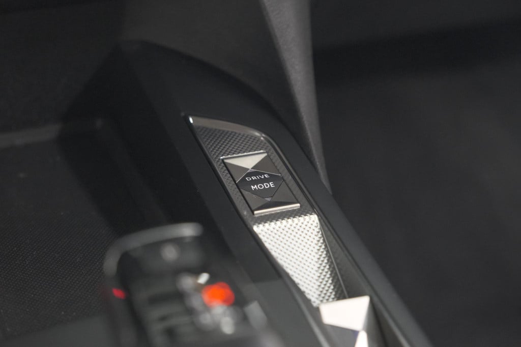 Ds Ds 3 crossback e-tense so chic 50 kwh | camera | dodehoekdetectie | appl