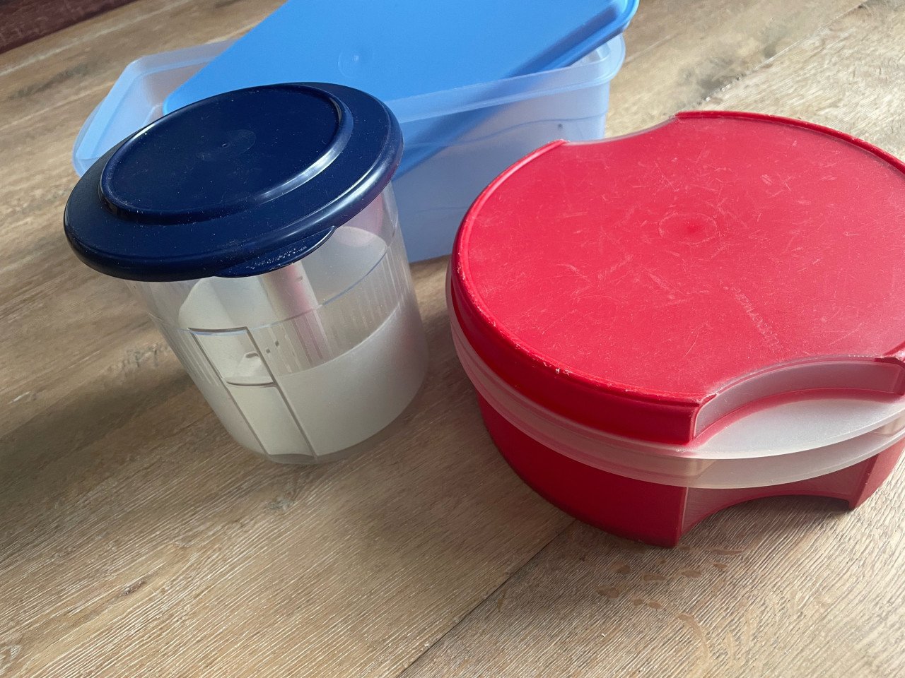 Tupperware 3x Ruilen tegen 2 flessen droge witte wijn.