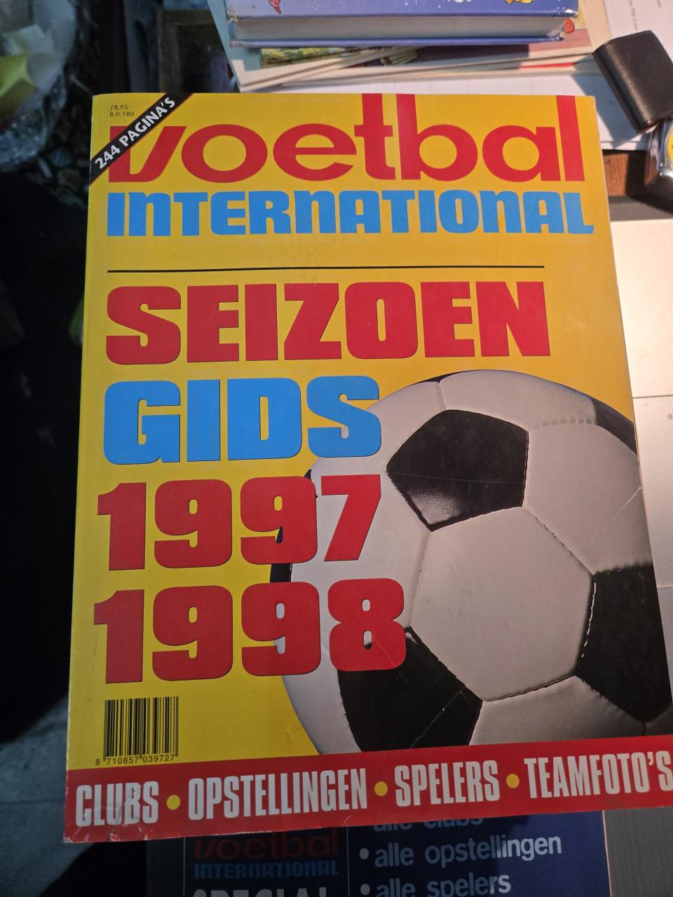 VerzamelingVoetbal International (tot. 12st)  en Voetbal 88