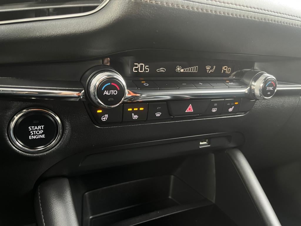 Mazda 3 2.0 skyactiv-x 180 pk luxury |aero pack|bose|trekhaak|rijklaar