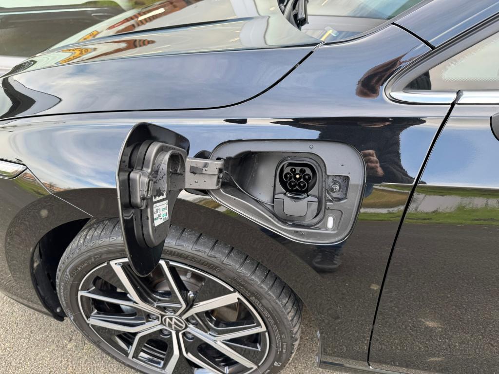 Volkswagen Golf 1.5 ehybrid 50 edition automaat , elektrische voorstoelen, 