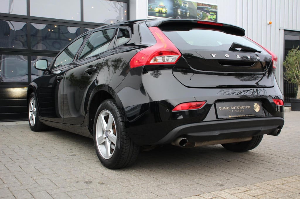 Volvo V40 1.6 t2 you! - xenon - cruise - pdc - high perf audio - dealer oh!