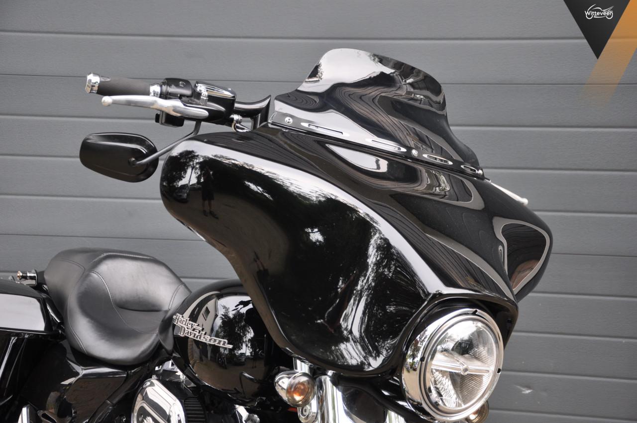 Harley Davidson FLHX Street Glide 103