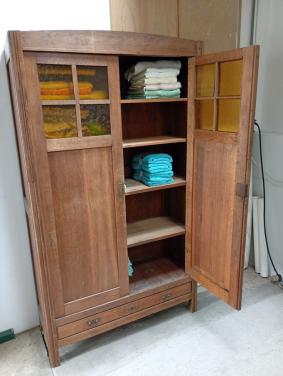 Antieke eiken kast