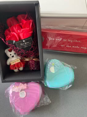 Partijtje I love you blikjes en doosjes.alles nieuw in de verpakking