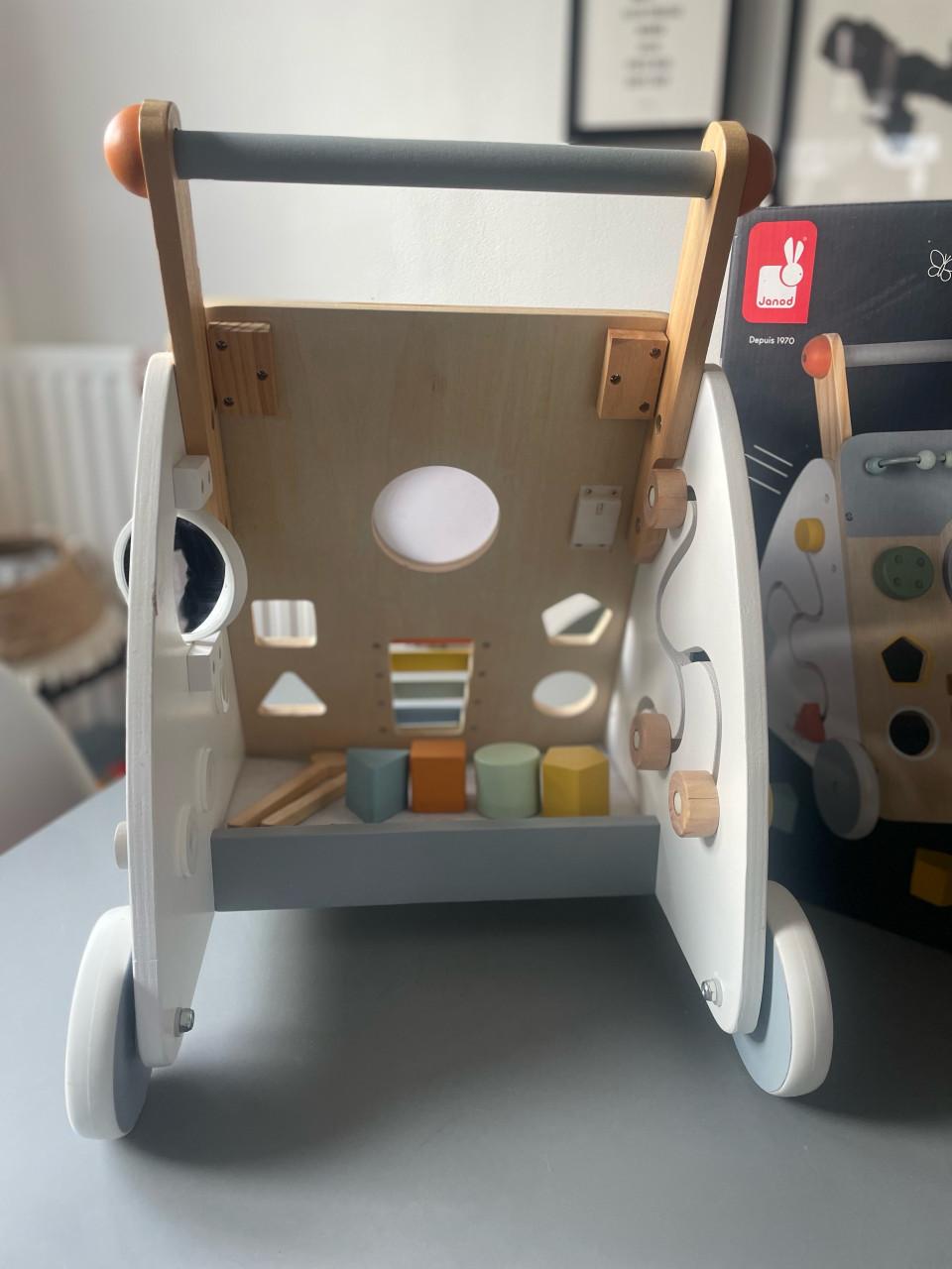 Houten loopwagen muziek