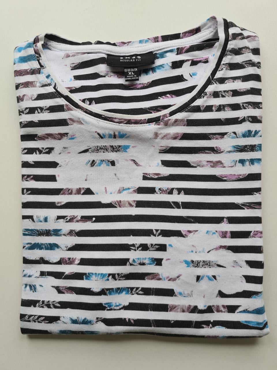 Smog wit, zwart gestreept met bloemen Tshirt  Maat XL