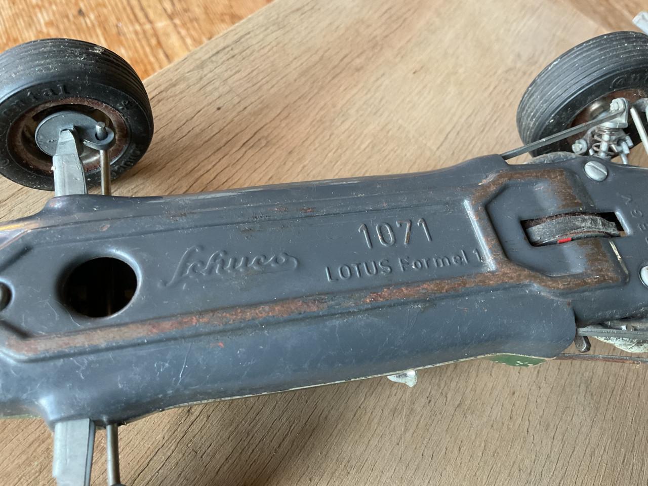 Schuco Lotus F1 1071