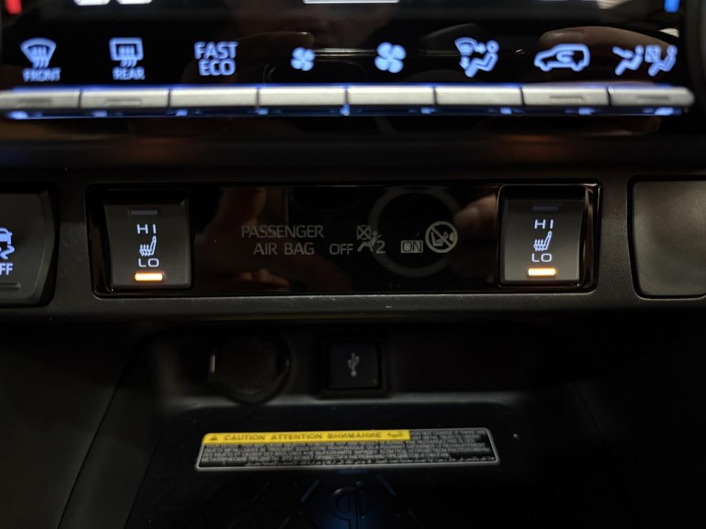 Toyota Rav4 2.5 hybrid awd bi-tone | innovation-pakket | trekhaak | panodak