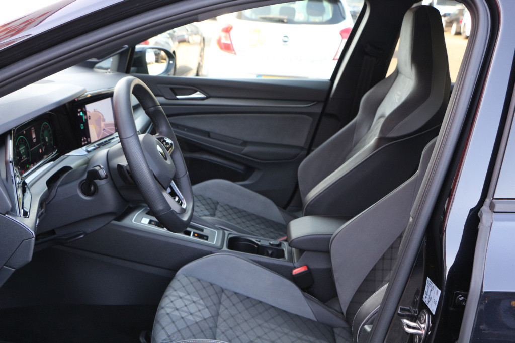 Volkswagen Golf variant 1.5 etsi 150pk r-line black style | panodak | harma