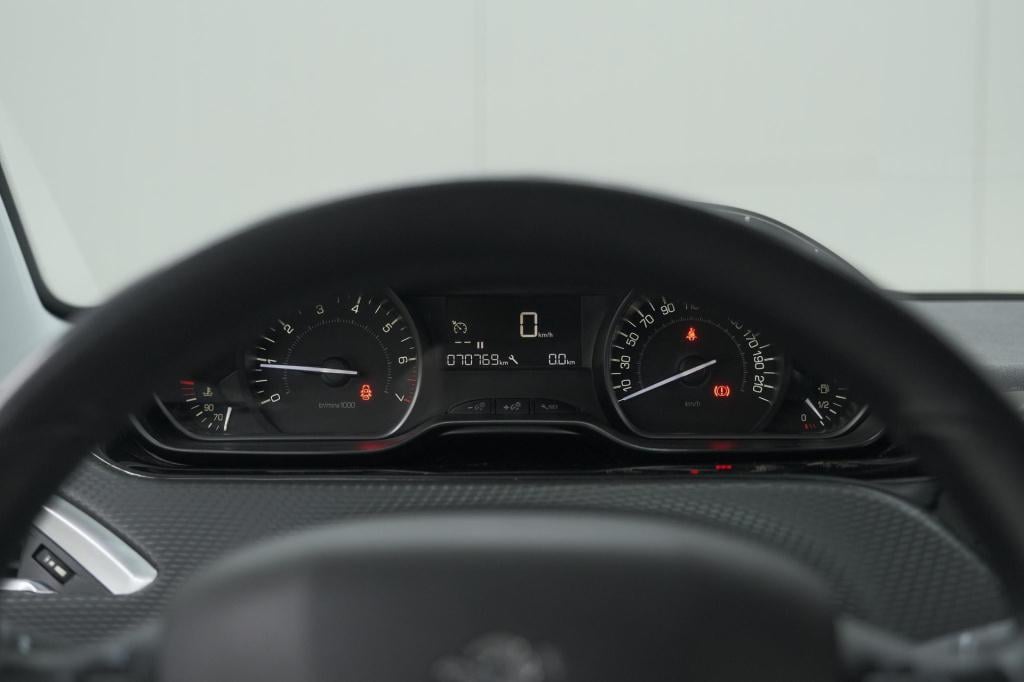 Peugeot 208 puretech 82 signature | apple carplay | parkeersensoren | navig