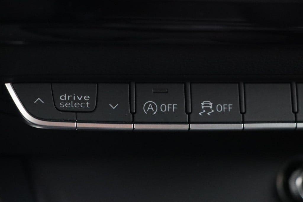 Audi A4 avant 35 tfsi s line black edition 150pk s-tronic