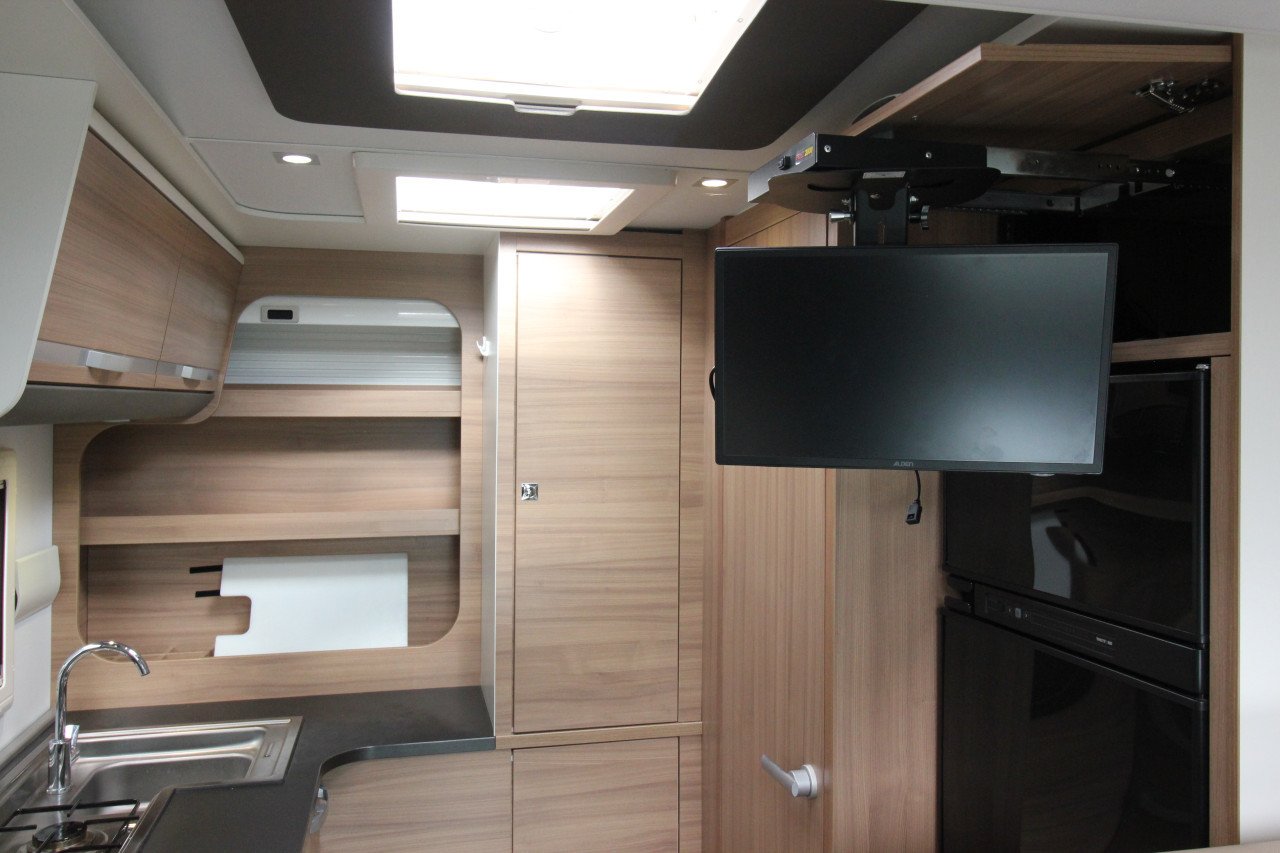Adria Matrix M590ST(Electr.Hefbed, Als nieuw!!!)