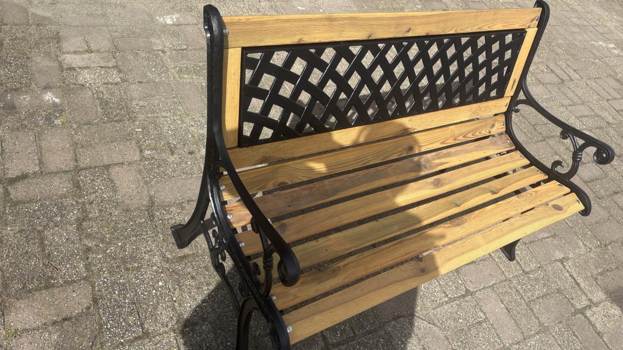 Tuinbank met gietijzeren zijkanten