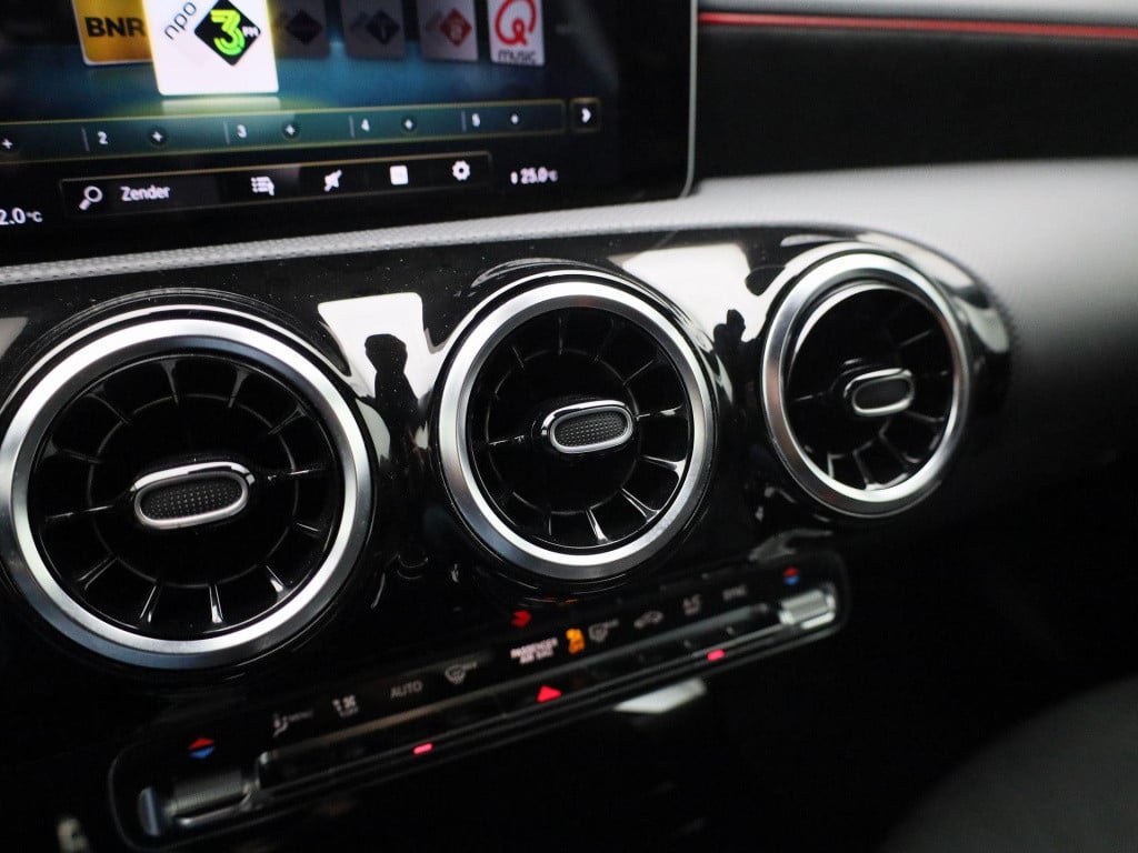 Mercedes-Benz A-Klasse 180 business solution amg | automaat | half leder | 