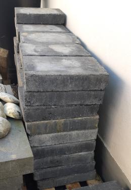 Nieuwe Abbey stones nero met deklaag