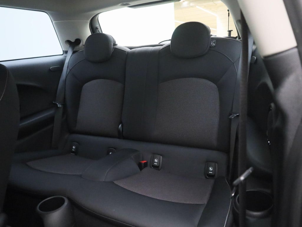 Mini Cooper mini 1.5 | lmv | parkeer sensoren | navigatie | airco | cruise 