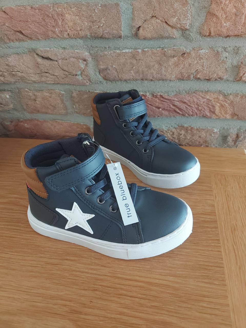 Splinternieuwe sneakers (met kaartje eraan) - maat 27