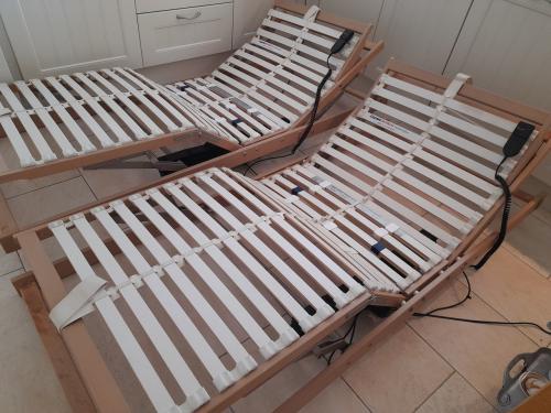 Elektrisch verstelbare lattenbodems ( in goede staat ) 2 x 90 x 200