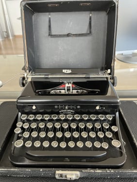 TE KOOP TYPEMACHINE