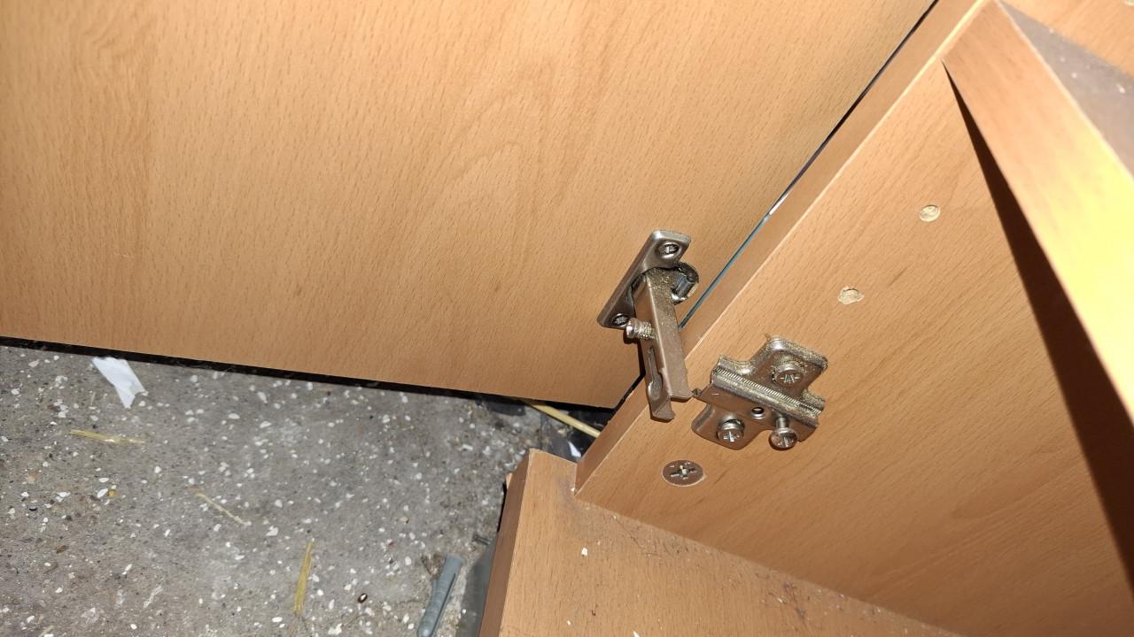 Dressoir kastje met lades en deuren.