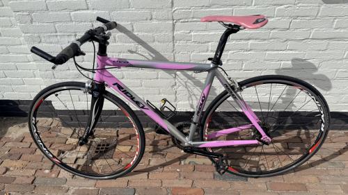 Roze ‘vintage’ dames race fiets