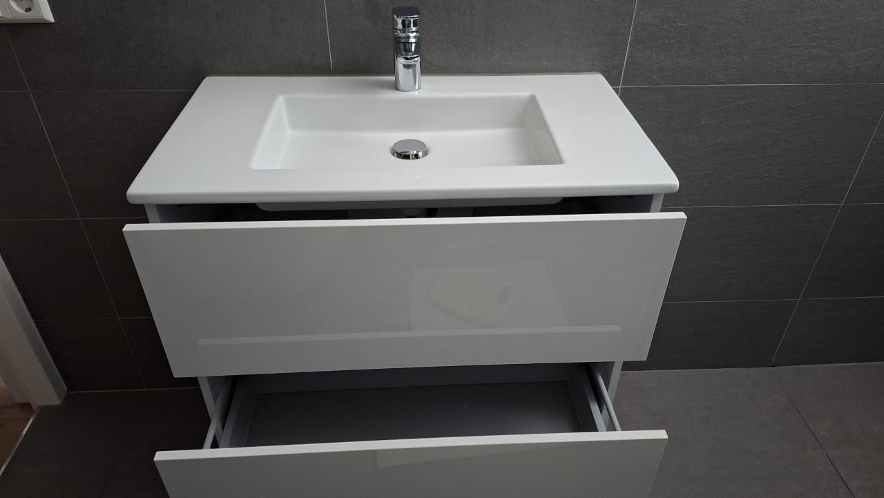 Wastafel onderkast met porseleinen wastafel en Grohe mengkraan
