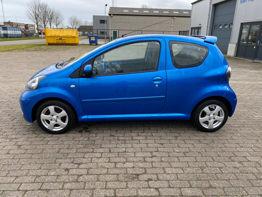 Toyota Aygo 1.0-12v dynamic blue