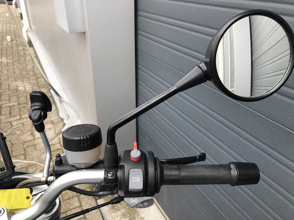 Mooie BMW R1200R uit 2007 met ABS, kofferset, valbeugel etc, rijklaar €4250