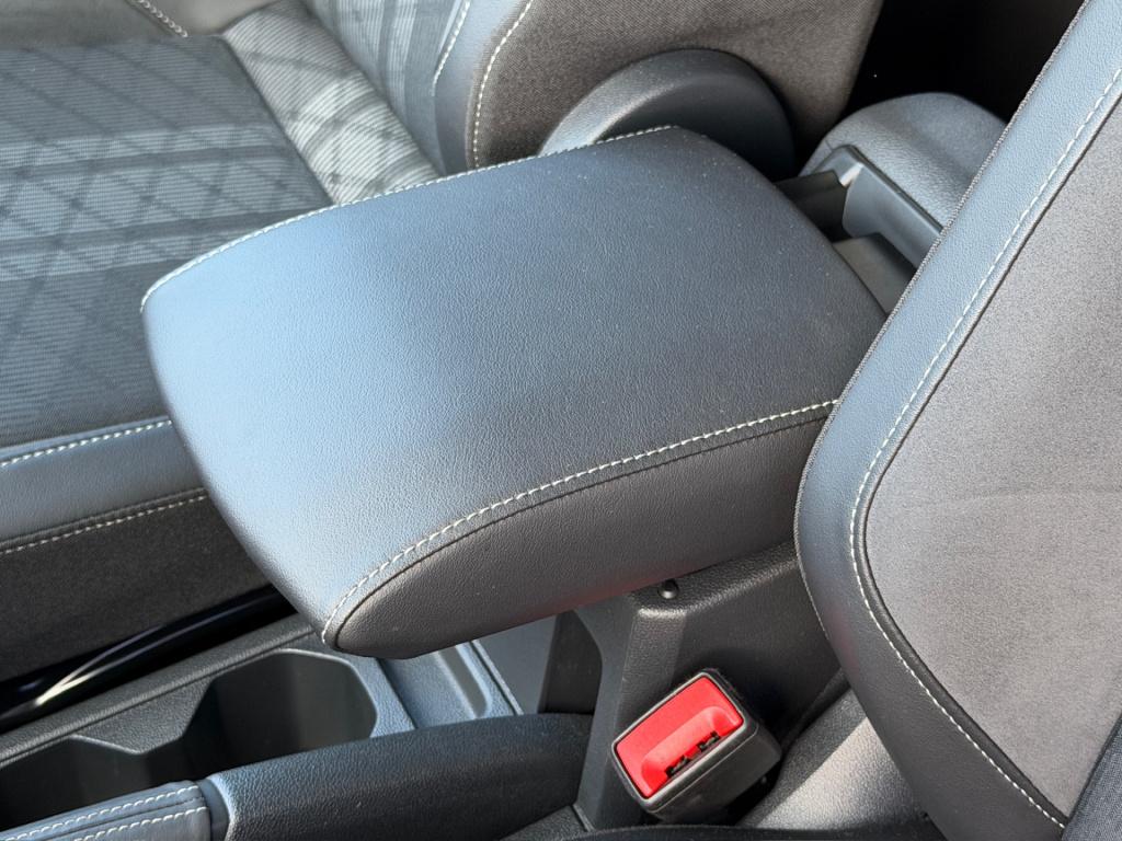Volkswagen T-cross 1.5 tsi 150pk dsg r-line | camera | trekhaak | dode hoek