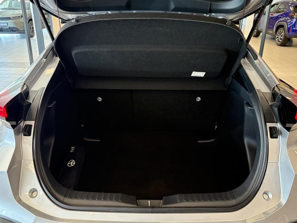 Toyota C-hr 1.8 hybrid 140 dyn