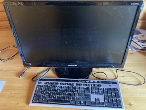 Toetsenbord (Logitech) en scherm (Samsung) voor computer