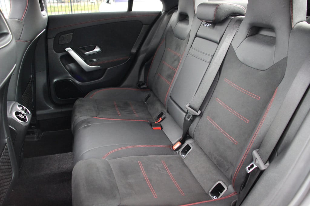 Mercedes-Benz Cla 220 4matic premium plus amg | pano | memory | acc | camer