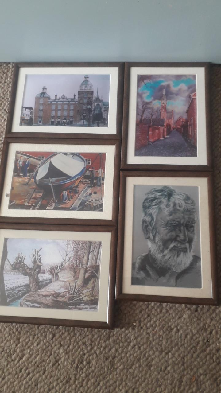 Partij tekeningen en schilderijtjes