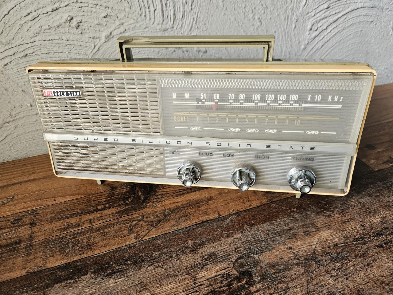 Vintage Gold Star Super Silicon Solid State Radio...