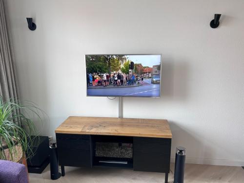 Tv met met Blu-Ray spelen subwoofer en boxen