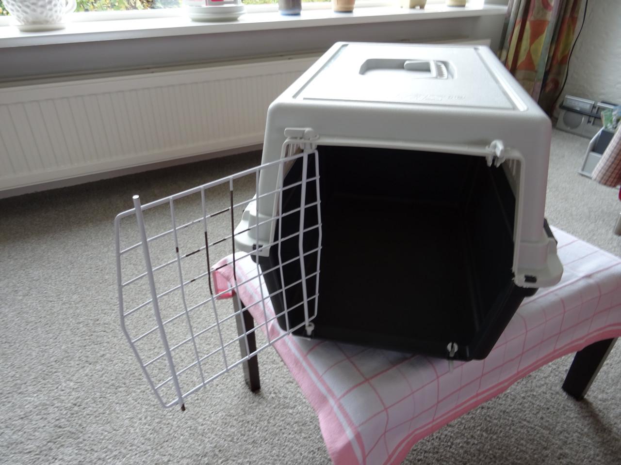 Dieren Bench/ Vervoerskoffer    Merk Ferplast  voor  € 5,00