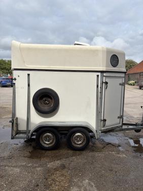 1,5 paards trailer