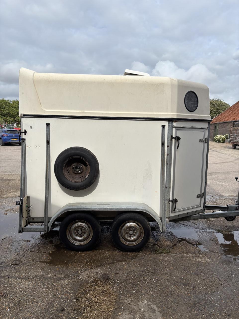 1,5 paards trailer
